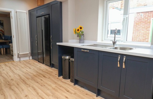 Muston Cottage | ALL SEASONS, pet friendly, character holiday cottage in Filey