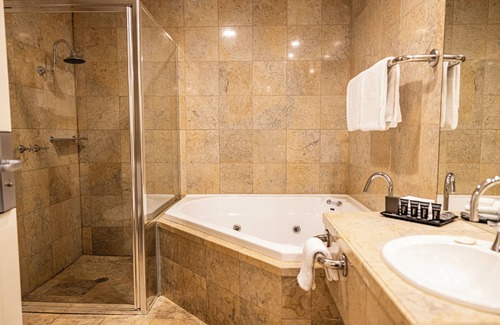 Strathdale Hotel | All Seasons Resort