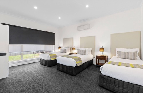 Strathdale Hotel | All Seasons Resort
