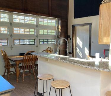 Eureka Springs Historic District Bed & Breakfast | All Seasons Treehouse Village