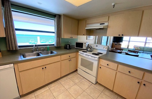 Madeira Beach Condo | All Seasons Vacation Resort by Liberte'