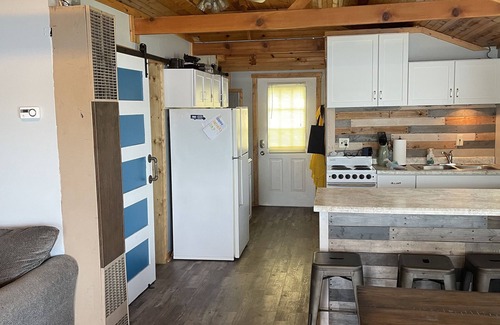 Harrison Cabin | All sport lakefront cottage on Sutherland Lake.