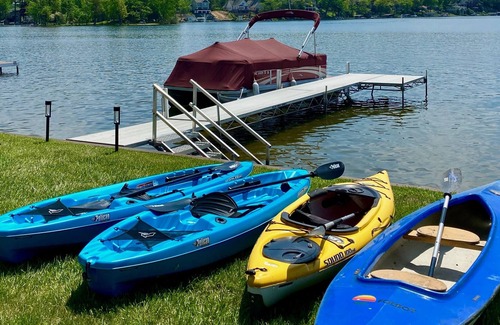 Howell Cottage | All-Sports Crooked Lake "Neon Oasis" (w/ boat for rent)