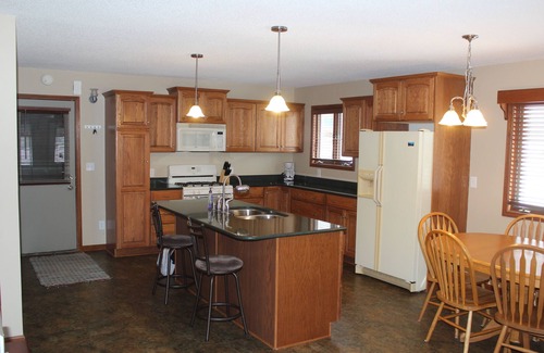 Fremont Cottage | All Sports Lake Cottage (255 Acre Lake). Completely Renovated. Cable, Wifi