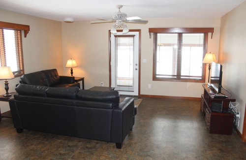 Fremont Cottage | All Sports Lake Cottage (255 Acre Lake). Completely Renovated. Cable, Wifi