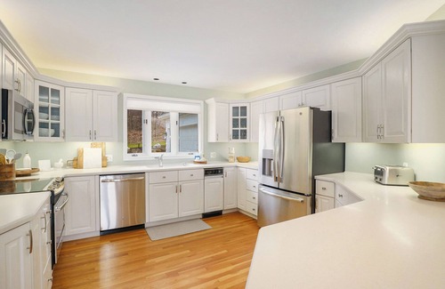 Drayton Plains House | All-sports Maceday Lake relaxing retreat. Recently updated & fully furnished!
