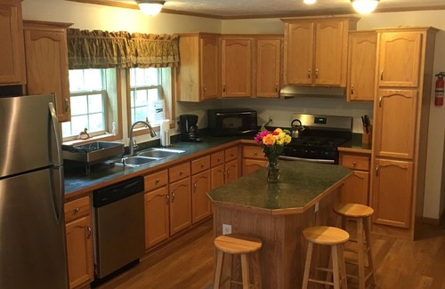 Milford House | All Star Acres. Only 2 miles to Dreams Park
