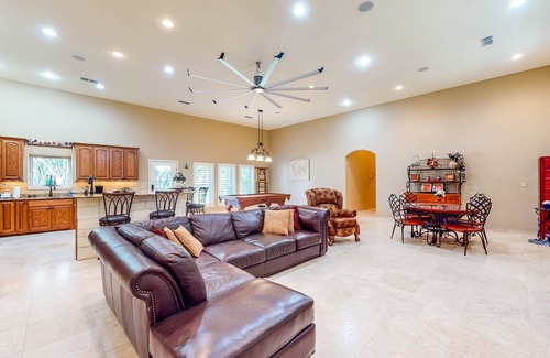 Inez House | All-Suite Retreat - Private Pool & Pool Table