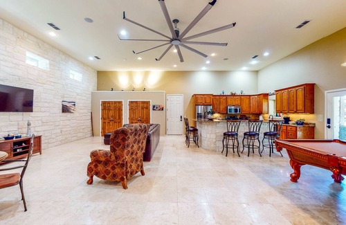 Inez House | All-Suite Retreat - Private Pool & Pool Table