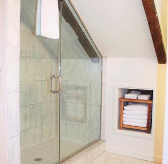 Kingston Hotel | All Suites Whitney Manor