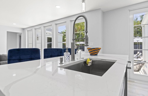 Southside House | All Things Paradise - Large Pool & Outdoor Games!