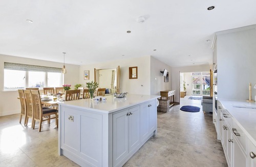 Bridport Cottage | All Views is a beautifully furnished, detached property