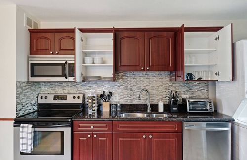 Taylor House | All you need, top notch comfort only 10 min from DTW airport