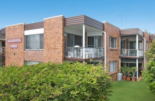 Tweed Heads Apartment | Allamanda Court Unit 6 neat and tidy unit handy to Tweed Heads Bowls Club