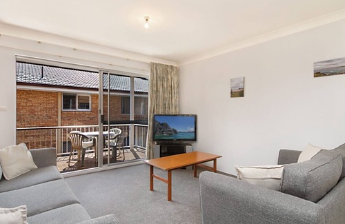 Tweed Heads Apartment | Allamanda Court Unit 6 neat and tidy unit handy to Tweed Heads Bowls Club