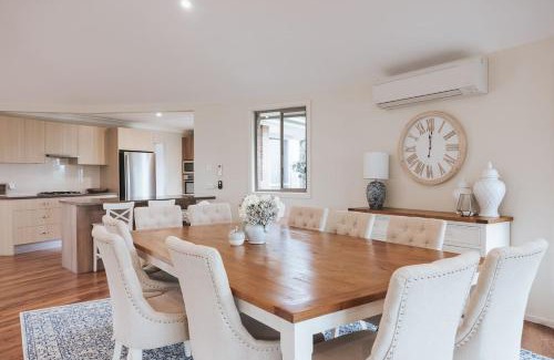 Mount Frome House | Allambie - Poolside Elegance in Mudgee Countryside