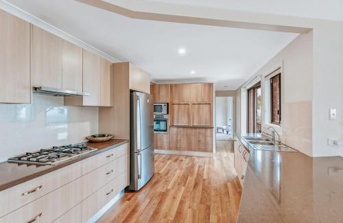 Mount Frome House | Allambie - Poolside Elegance in Mudgee Countryside
