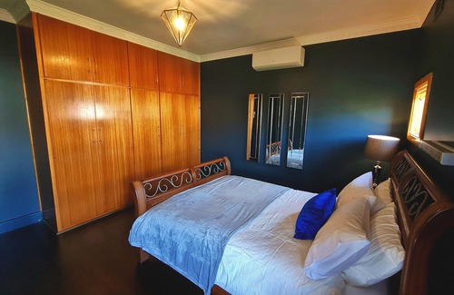 Ballarat East House | Allawa- Central & Cosy Ballarat Art Deco (800m to CBD)