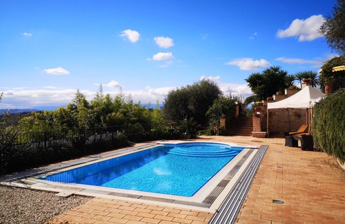 Acquaviva Picena House | Alleinstehende Villa mit Pool schönem Panorama, ruhig, nur 9km zum Strand.