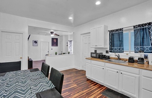Allentown Apartment | Allentown paradise near ppl center -1 paid parking per booking