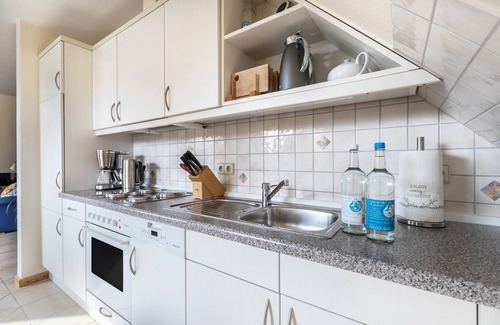 Suden Apartment | Allergy-friendly holiday flat 'Bi uns to hus - Morgensünn' with terrace, garden and WLAN