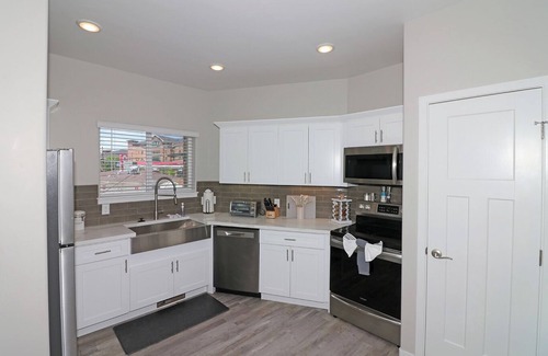 Grand Junction House | Allergy Friendly Near CMU Modern Ascend