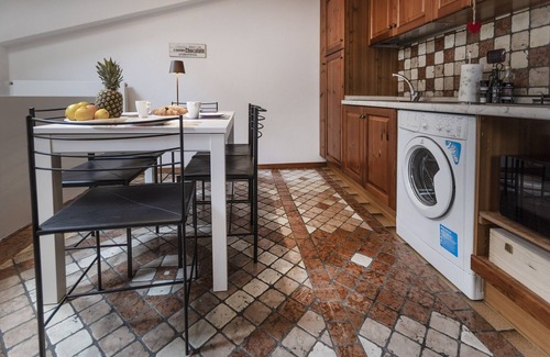 Malcesine Apartment | Alley 15, apartment in the historic center of Malcesine.
