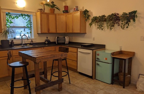 Wolfville Apartment | Alligator Suite - downtown Wolfville
