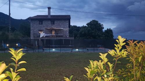 Sales de Llierca House | Allotjatments Can Servosa