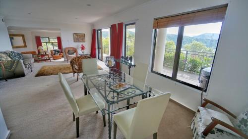 Waikawa Bay Apartment | Allports Sea view Apartment with Spa pool