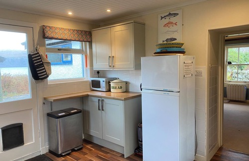 Gruline Cottage | Alltcreich - shore side pet-friendly cottage with amazing views
