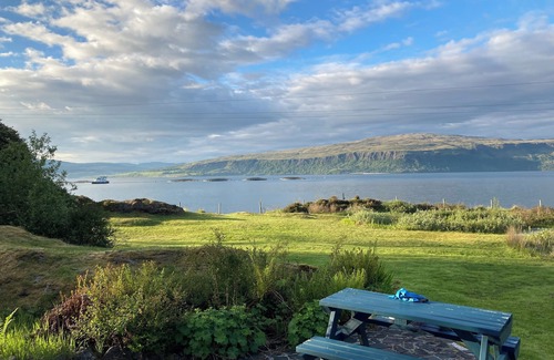 Gruline Cottage | Alltcreich - shore side pet-friendly cottage with amazing views