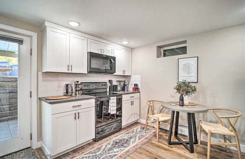 Turnagain Apartment | Alluring Anchorage Apt - Walk to Coastal Trl!