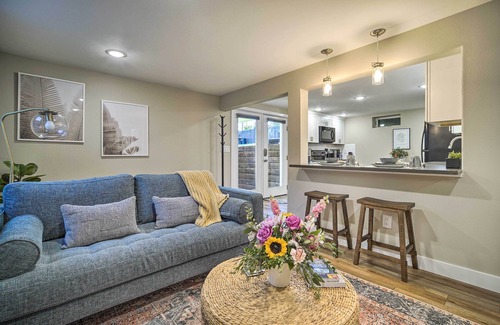 Turnagain Apartment | Alluring Anchorage Apt - Walk to Coastal Trl!