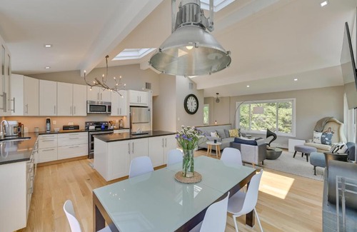 Hampton Bays House | Alluring Hampton Bays Hideaway Less Than 2 Mi to Beach!