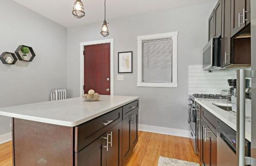 Chicago Apartment | Alluring Studio Apartment in Jefferson Park - Leland 1N
