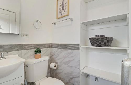 Chicago Apartment | Alluring Studio Apartment in Jefferson Park - Leland 1N