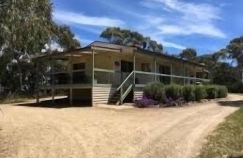 Yankalilla Villa | Allusion Farmstay & Vineyard- Unit Cab Sav - Pets negotiable