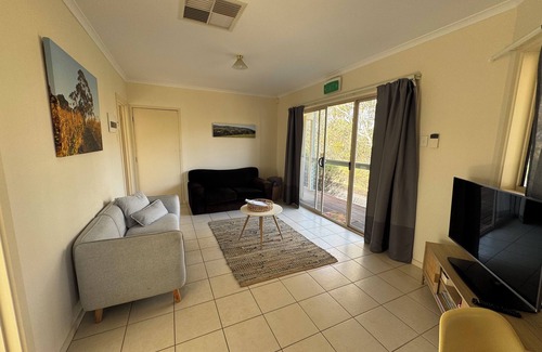 Yankalilla Villa | Allusion Farmstay & Vineyard- Unit Cab Sav - Pets negotiable