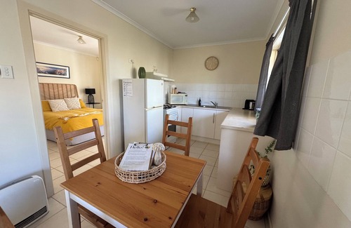 Yankalilla Villa | Allusion Farmstay & Vineyard - Unit 2 Shiraz - Pets negotiable