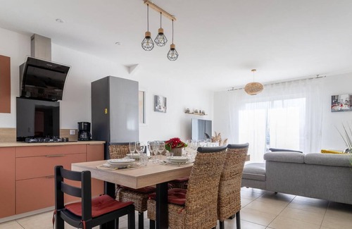 Charbonnieres-les-Varennes House | Almada - CHARBONNIERES LES VARENNES
