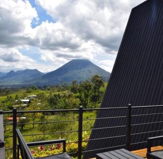 Monterrey Ski Chalet | Alma Luna Villa Arenal