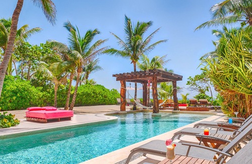 Akumal Villa | Alma Rosa: Jade Bay's jewel, elegant beachfront villa with a heated pool!