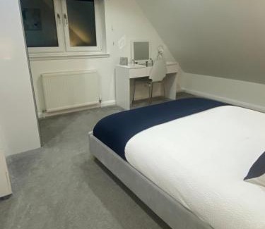 Falkirk House | Alma Villa