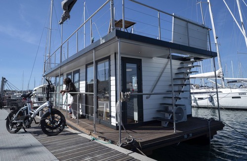 Procida Boat Rental | Almalo Floating House Case galleggianti
