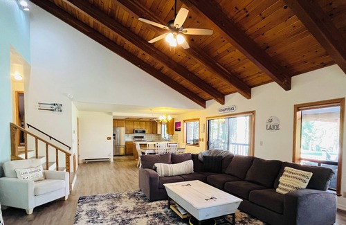 Lake Almanor West House | Almanor Oasis with Golf Course View