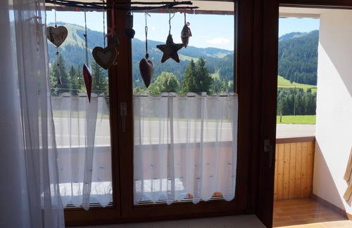 Balderschwang Apartment | Almblick Ferienwohnung mit Ausblick auf die Berge