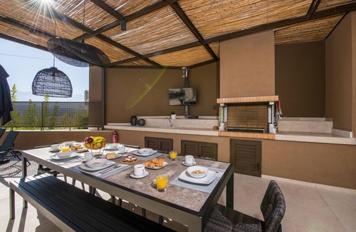 Plaka Villa | Almi-Cove Hill Top Villa II