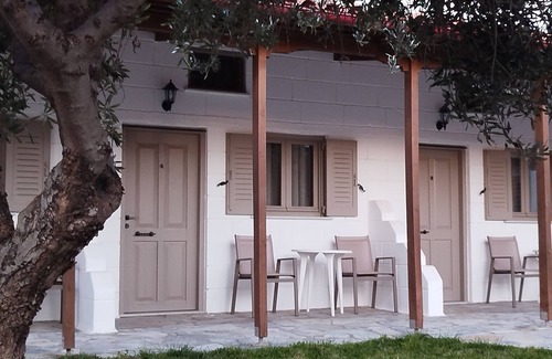Neo Kalamaki Apartment | Almmos Mezzanine Apartments for rent 50 meters from the sea in Kalamaki Crete