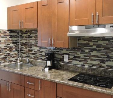 East Kootenay Hotel | Almo Court Motel